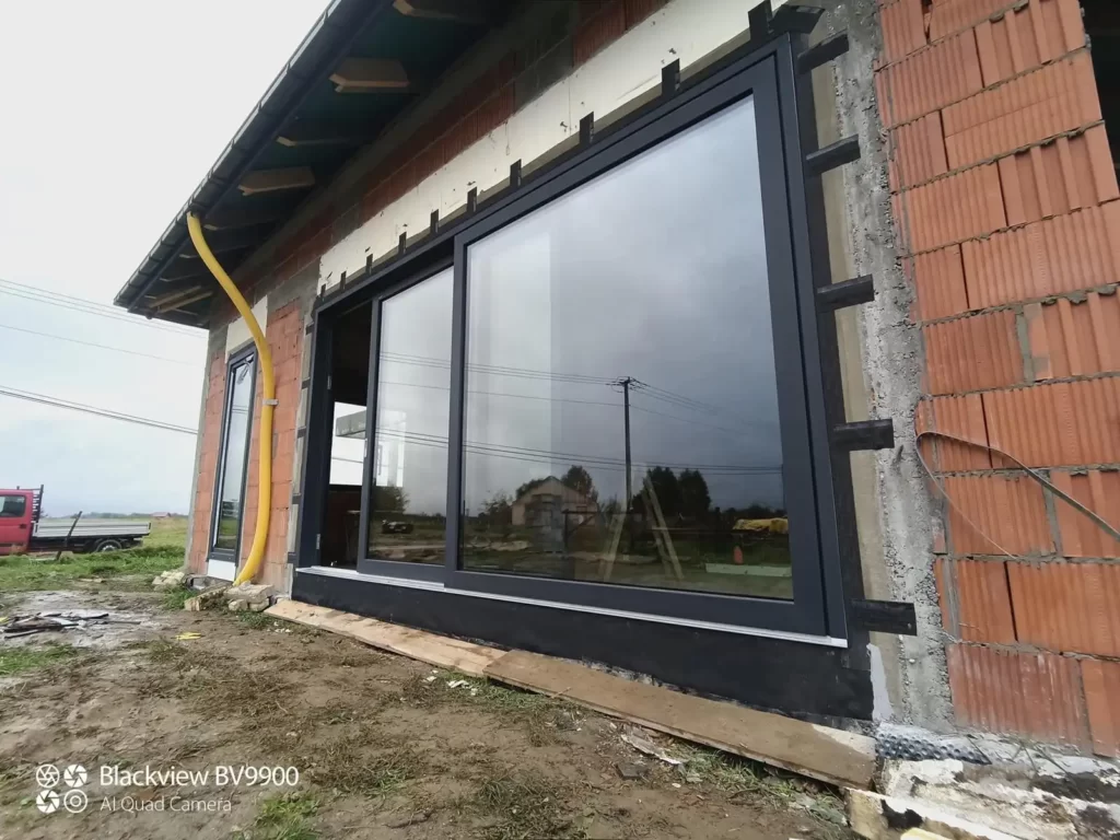 okna PCV firmy Wiśniowski z ciepłym montażem zamontowane przez firmę MK Projekt Brzesko