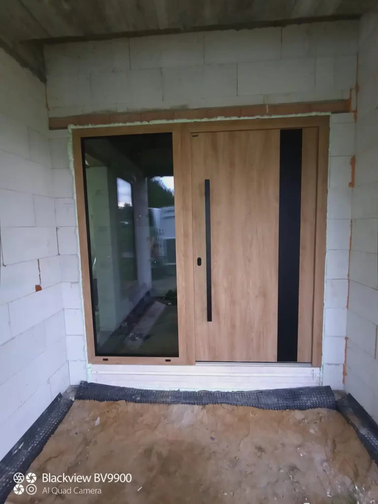 drzwi zewnętrzne NOVA od firmy Wiśniowski zamontowane przez salon MK Projekt z Brzeska
